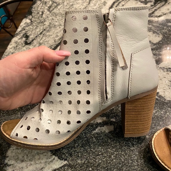 🔻🔻PRICE DROP🔻🔻Toms open toe booties - Picture 5 of 9